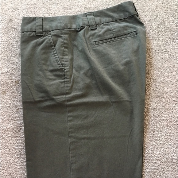 Gap women’s straight Bermuda shorts - Picture 2 of 6